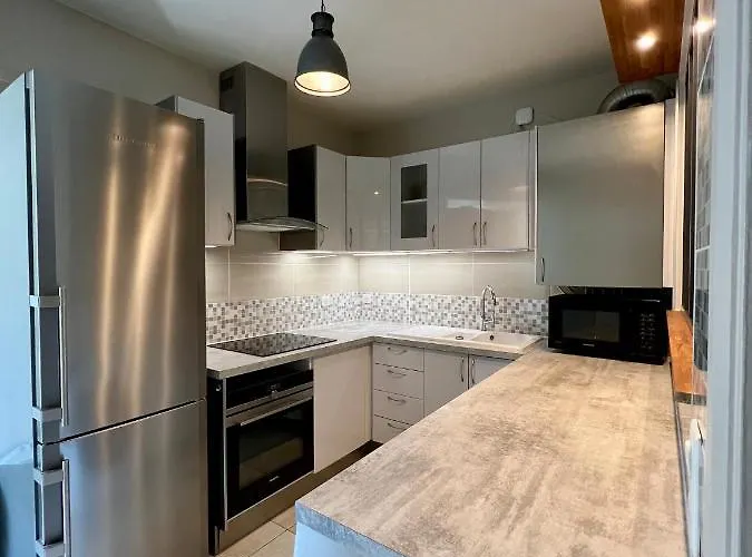 Апартаменты Spacious & Modern Flat Close To Parc Monceau Париж